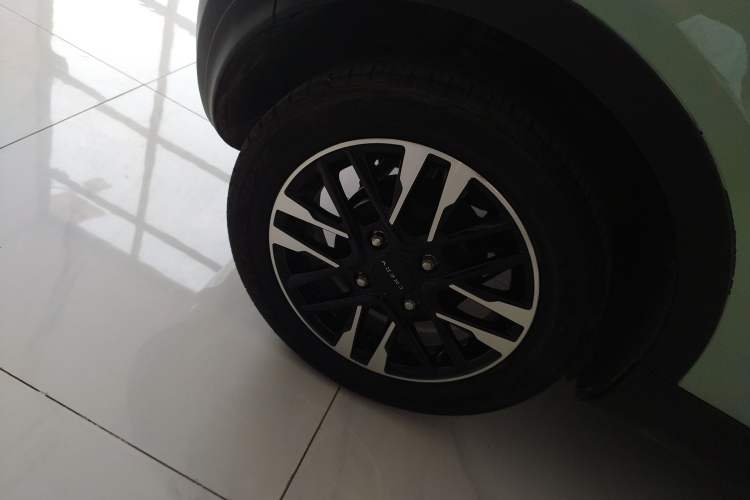 Used Chery QQ Little Ant 2022 Sweet Pink Edition Low-Sugar Version Lithium Iron Phosphate 30 kW 301 km Right Rear Wheel Hub