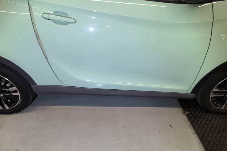Used Chery QQ Little Ant 2022 Sweet Pink Edition Full-Sugar Version Lithium Iron Phosphate 30 kW 301 km Right Side Sill