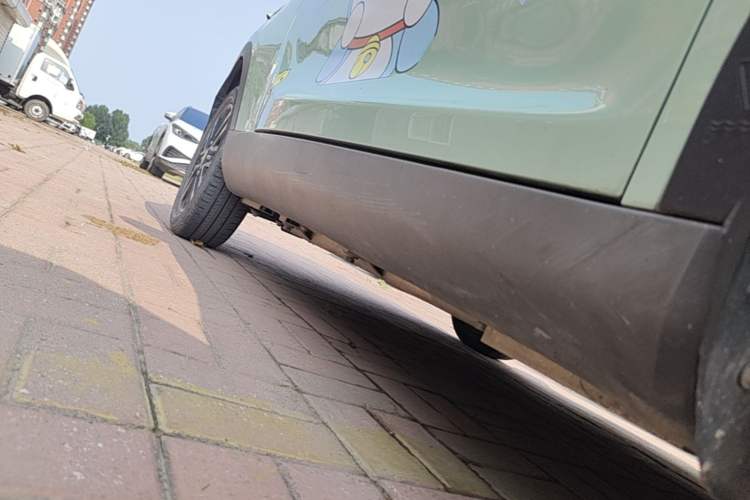Used Chery QQ Little Ant 2022 Sweet Pink Edition Half-Sugar Version Lithium Iron Phosphate 30 kW 301 km Right Side Sill