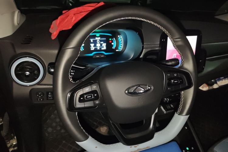 Used Chery QQ Little Ant 2022 Sweet Pink Edition Half-Sugar Version Lithium Iron Phosphate 30 kW 301 km Steering Wheel