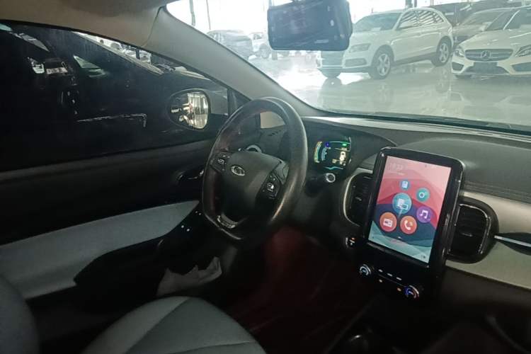 Used Chery QQ Little Ant 2022 Revised Version Sweet Pink Edition Half-Sugar Version Lithium Iron Phosphate 30.7 kWh 30 kW 301 km Steering Wheel