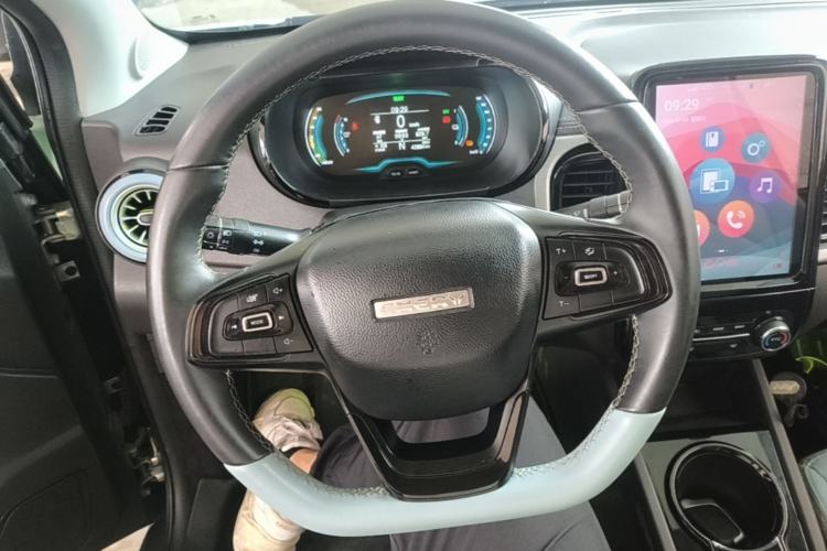 Used Chery QQ Little Ant 2022 Revised Version Sweet Pink Edition Half-Sugar Version Lithium Iron Phosphate 30.7 kWh 30 kW 301 km Steering Wheel