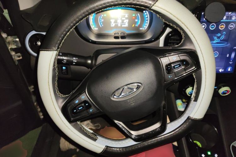Used Chery QQ Little Ant 2022 Sweet Pink Edition Half-Sugar Version Lithium Iron Phosphate 29.2 kWh 30 kW 301 km Steering Wheel