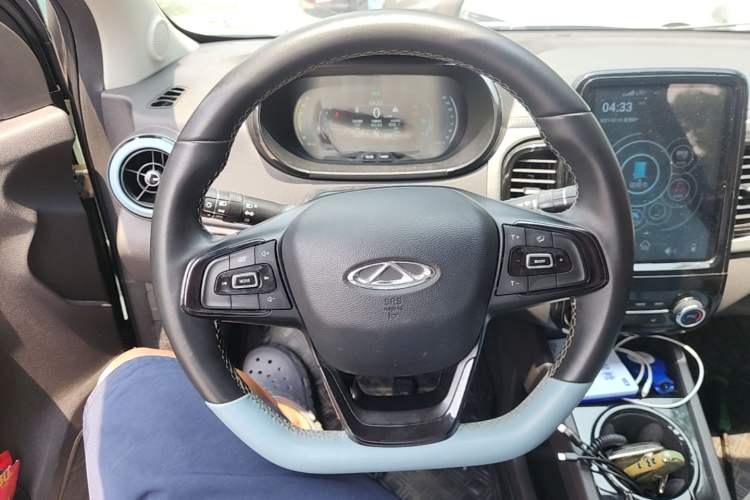 Used Chery QQ Little Ant 2022 Restyled Version Sweet Pink Edition Half-Sugar Version 28.8 kWh 30 kW 301 km Steering Wheel