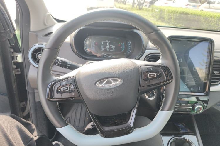 Used Chery QQ Little Ant 2022 Restyled Version Sweet Pink Edition Low-Sugar Version Lithium Iron Phosphate Battery 30.7 kWh 30 kW 301 km Steering Wheel
