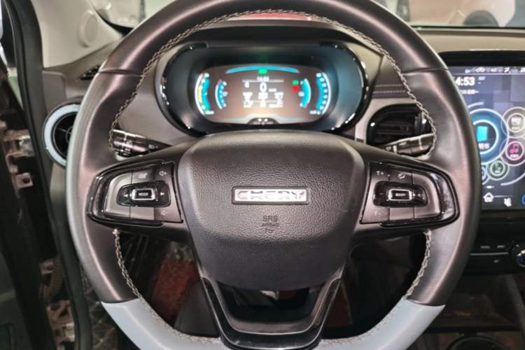 Used Chery QQ Little Ant 2022 Revised Version Sweet Pink Edition Half-Sugar Version Lithium Iron Phosphate 30.7 kWh 30 kW 301 km Steering Wheel