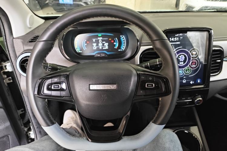 Used Chery QQ Little Ant 2022 Restyled Version Sweet Pink Edition Half-Sugar Version 30.6 kWh 30 kW 301 km Steering Wheel
