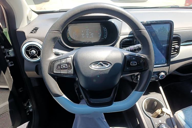 Used Chery QQ Little Ant 2022 Restyled Version Sweet Pink Edition Half-Sugar Version 28.8 kWh 30 kW 301 km Steering Wheel