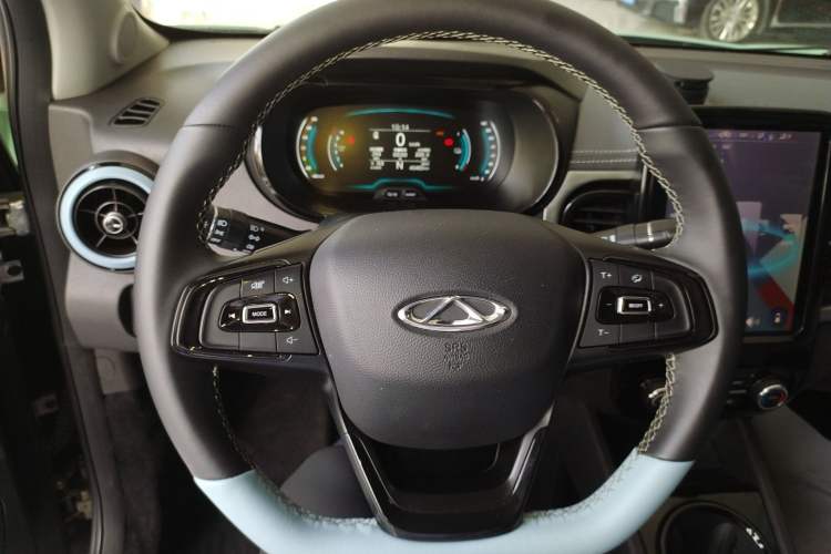 Used Chery QQ Little Ant 2022 Sweet Pink Edition Low-Sugar Version Lithium Iron Phosphate 30 kW 301 km Steering Wheel