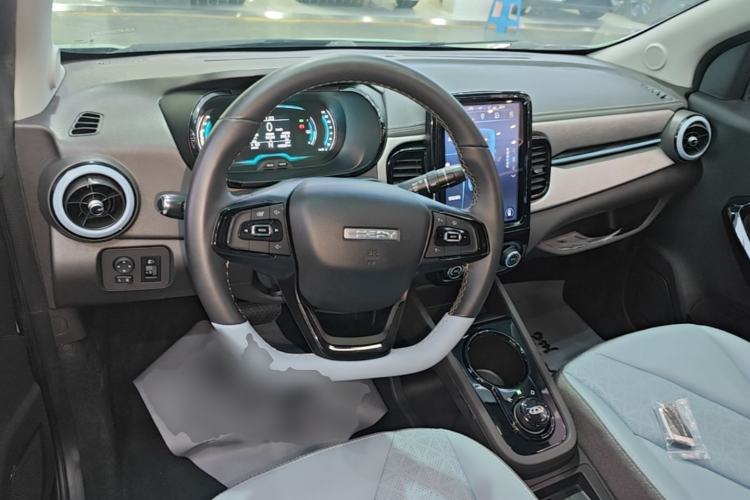 Used Chery QQ Little Ant 2022 Revised Version Sweet Pink Edition Low-Sugar Version 30.6 kWh 30 kW 301 km Steering Wheel