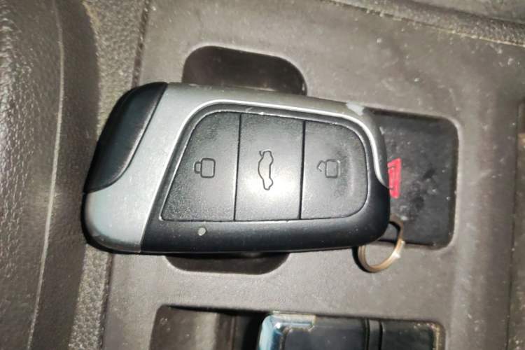 Used Chery QQ Little Ant 2022 Sweet Pink Edition Half-Sugar Version Lithium Iron Phosphate 30 kW 301 km Vehicle Key