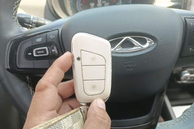 Used Chery QQ Little Ant 2022 Sweet Pink Edition Half-Sugar Version Lithium Iron Phosphate 29.2 kWh 30 kW 301 km Vehicle Key
