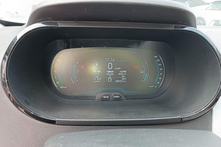 Used Chery QQ Little Ant 2022 Restyled Version Sweet Pink Edition Half-Sugar Version 30.6 kWh 30 kW 301 km Instrument Cluster