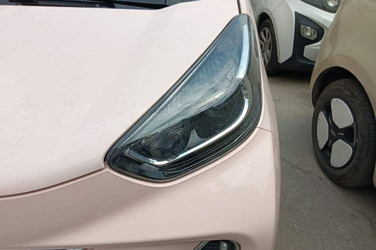 Used Chery QQ Little Ant 2022 Restyled Version Sweet Pink Edition Half-Sugar Version 30.6 kWh 30 kW 301 km Left Front Headlight