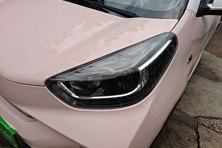 Used Chery QQ Little Ant 2022 Restyled Version Sweet Pink Edition Half-Sugar Version 30.6 kWh 30 kW 301 km Left Front Headlight