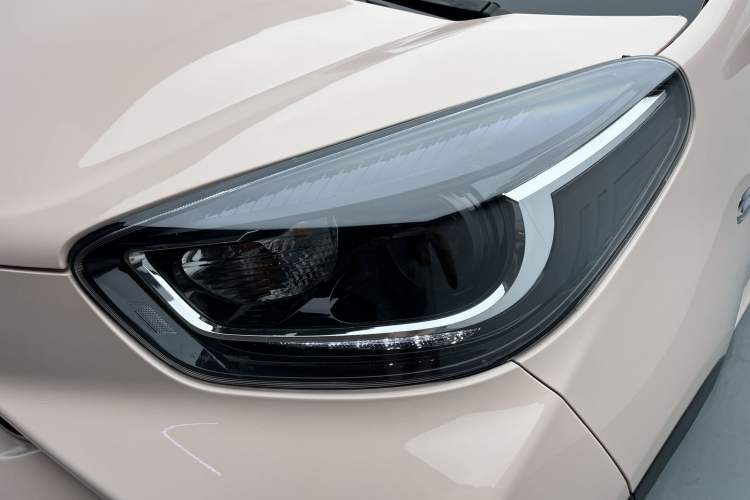 Used Chery QQ Little Ant 2022 Sweet Pink Edition Half-Sugar Version Lithium Iron Phosphate 30 kW 301 km Left Front Headlight