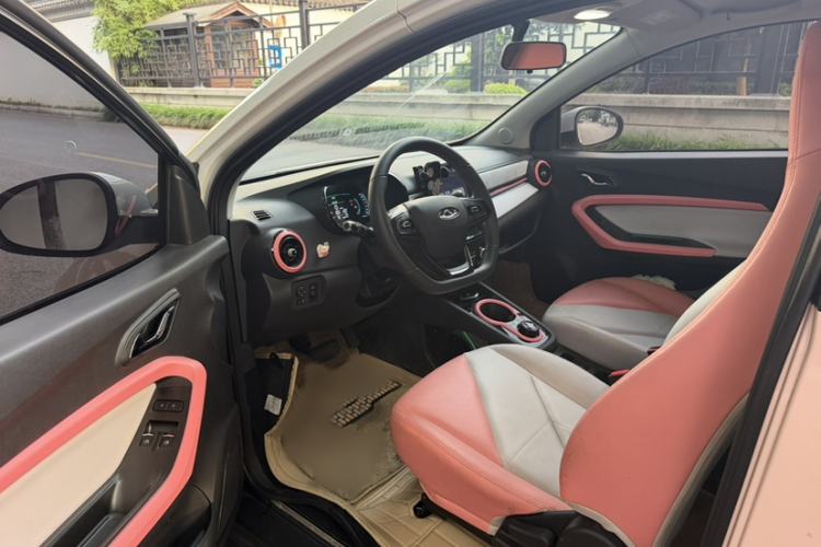 Used Chery QQ Little Ant 2022 Revised Version Sweet Pink Edition Half-Sugar Version Lithium Iron Phosphate 30.7 kWh 30 kW 301 km Left Front Seat
