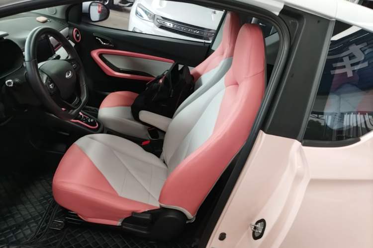 Used Chery QQ Little Ant 2022 Restyled Version Sweet Pink Edition Half-Sugar Version 28.8 kWh 30 kW 301 km Left Front Seat