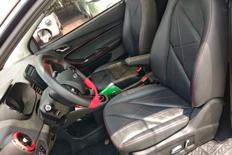 Used Chery QQ Little Ant 2022 Updated Version Sweet Pink Edition Full Sugar Version Lithium Iron Phosphate 30.7 kWh 30 kW 301 km Left Front Seat
