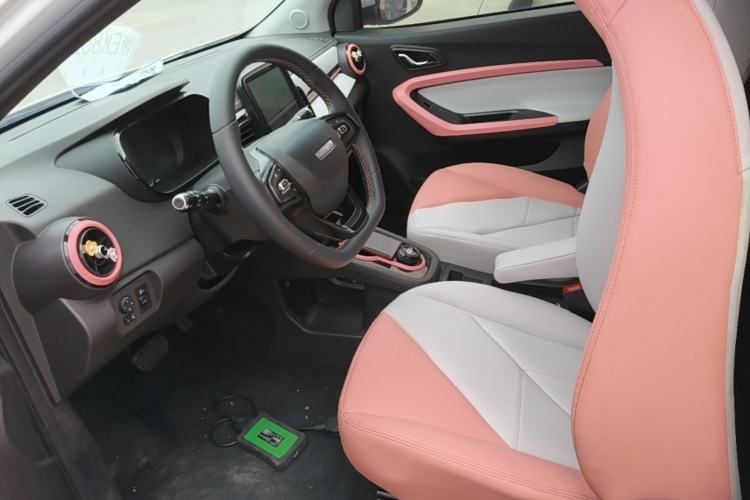 Used Chery QQ Little Ant 2022 Revised Version Sweet Pink Edition Half-Sugar Version Lithium Iron Phosphate 30.7 kWh 30 kW 301 km Left Front Seat