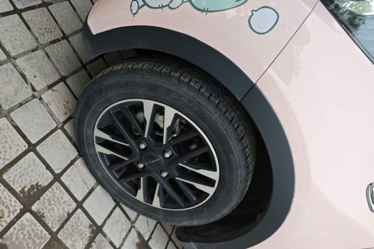 Used Chery QQ Little Ant 2022 Sweet Pink Edition Half-Sugar Version 3-Cell Lithium 30kW 301km Left Front Wheel Hub