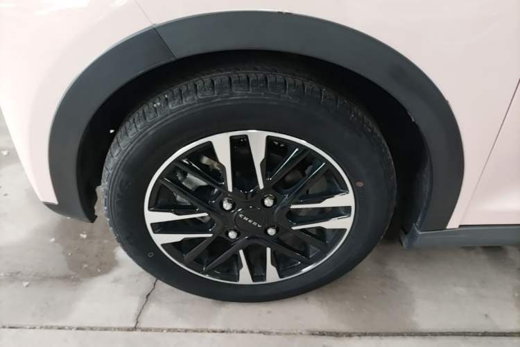Used Chery QQ Little Ant 2022 Restyled Version Sweet Pink Edition Half-Sugar Version 28.8 kWh 30 kW 301 km Left Front Wheel Hub