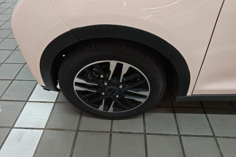 Used Chery QQ Little Ant 2022 Revised Version Sweet Pink Edition Half-Sugar Version Lithium Iron Phosphate 30.7 kWh 30 kW 301 km Left Front Wheel Hub