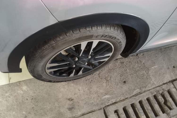 Used Chery QQ Little Ant 2022 Updated Version Sweet Pink Edition Full Sugar Version Lithium Iron Phosphate 30.7 kWh 30 kW 301 km Left Front Wheel Hub