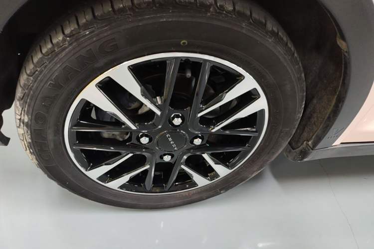 Used Chery QQ Little Ant 2022 Sweet Pink Edition Half-Sugar Version Lithium Iron Phosphate 30 kW 301 km Left Front Wheel Hub