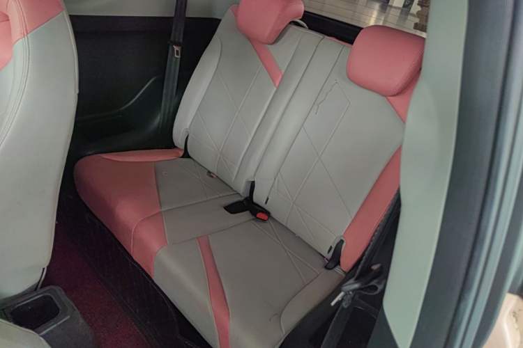 Used Chery QQ Little Ant 2022 Sweet Pink Edition Half-Sugar Version Lithium Iron Phosphate 29.2 kWh 30 kW 301 km Left Rear Seat