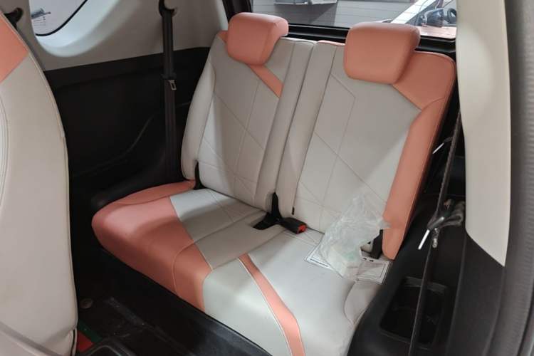 Used Chery QQ Little Ant 2022 Revised Version Sweet Pink Edition Half-Sugar Version Lithium Iron Phosphate 30.7 kWh 30 kW 301 km Left Rear Seat