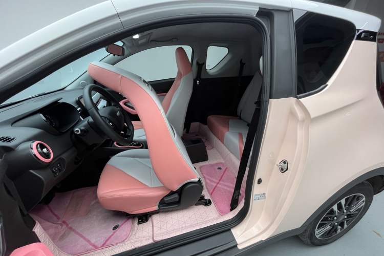 Used Chery QQ Little Ant 2022 Sweet Pink Edition Half-Sugar Version Lithium Iron Phosphate 30 kW 301 km Left Rear Seat
