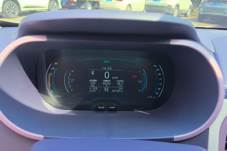 Used Chery QQ Little Ant 2022 Me 301km Rococo Lithium Iron Phosphate Odometer Close Up