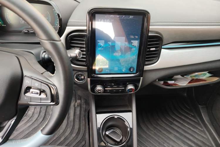 Used Chery QQ Little Ant 2022 Restyled Version Sweet Pink Edition Low-Sugar Version Lithium Iron Phosphate Battery 30.7 kWh 30 kW 301 km Audio And AC Panel
