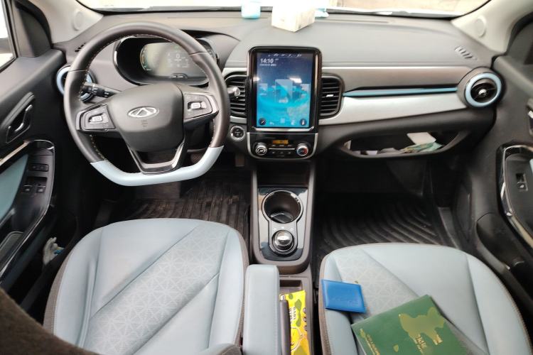 Used Chery QQ Little Ant 2022 Restyled Version Sweet Pink Edition Low-Sugar Version Lithium Iron Phosphate Battery 30.7 kWh 30 kW 301 km Center Console