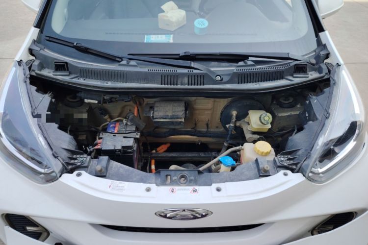 Used Chery QQ Little Ant 2022 Restyled Version Sweet Pink Edition Low-Sugar Version Lithium Iron Phosphate Battery 30.7 kWh 30 kW 301 km Engine Bay
