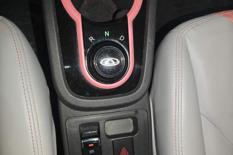 Used Chery QQ Little Ant 2022 Sweet Pink Edition Half-Sugar Version Lithium Iron Phosphate 29.2 kWh 30 kW 301 km Gear Lever