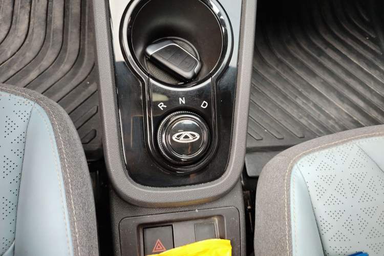 Used Chery QQ Little Ant 2022 Restyled Version Sweet Pink Edition Low-Sugar Version Lithium Iron Phosphate Battery 30.7 kWh 30 kW 301 km Gear Lever