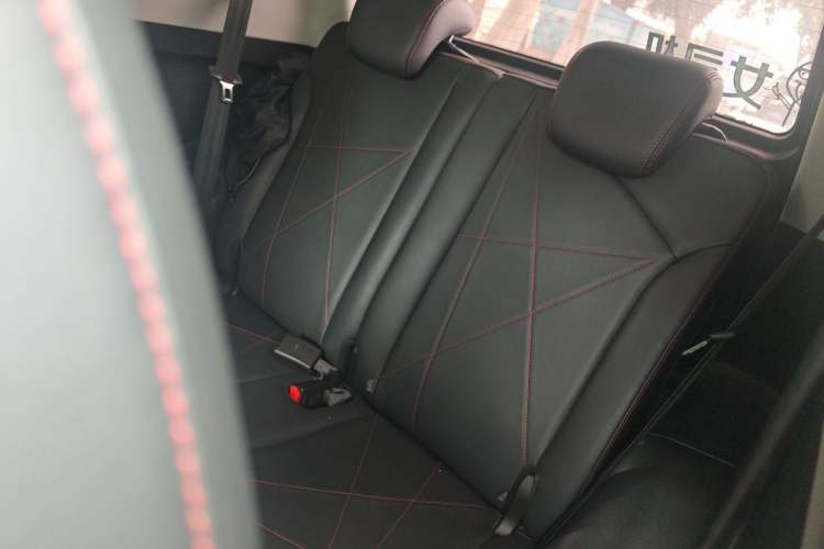 Used Chery QQ Little Ant 2022 Revised Version Sweet Pink Edition Half-Sugar Version Lithium Iron Phosphate 30.7 kWh 30 kW 301 km Left Rear Seat