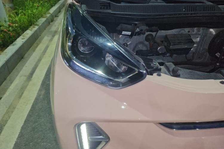 Used Chery QQ Little Ant 2022 Sweet Pink Edition Half-Sugar Version Lithium Iron Phosphate 29.2 kWh 30 kW 301 km Right Front Headlight