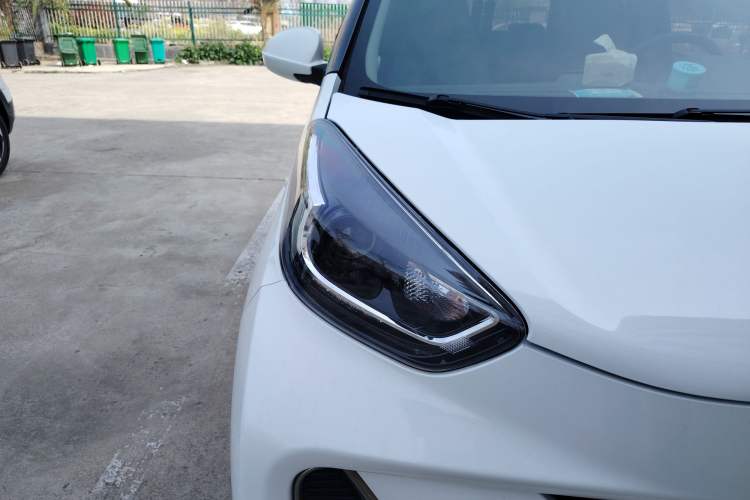 Used Chery QQ Little Ant 2022 Restyled Version Sweet Pink Edition Low-Sugar Version Lithium Iron Phosphate Battery 30.7 kWh 30 kW 301 km Right Front Headlight