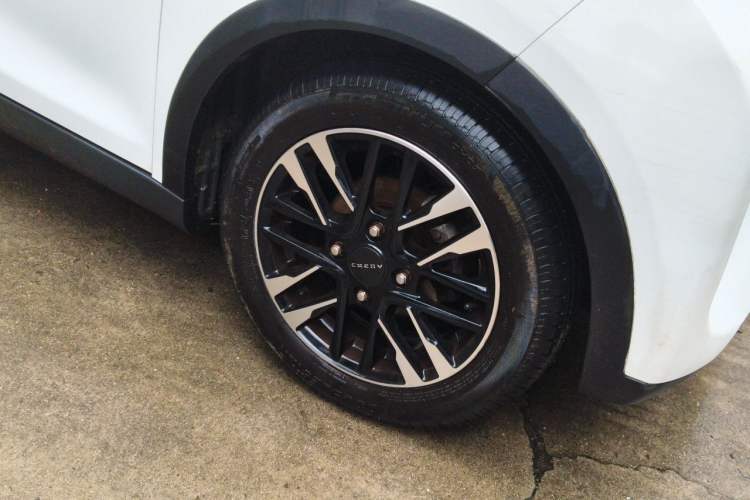 Used Chery QQ Little Ant 2022 Restyled Version Sweet Pink Edition Low-Sugar Version Lithium Iron Phosphate Battery 30.7 kWh 30 kW 301 km Right Front Wheel Hub