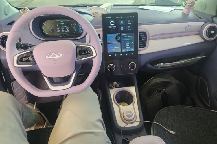 Used Chery QQ Little Ant 2022 Restyled Version Sweet Pink Edition Half-Sugar Version 30.6 kWh 30 kW 301 km Center Console