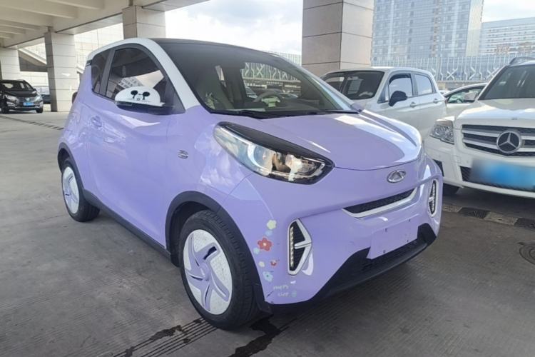 Used Chery QQ Little Ant 2022 Restyled Version Sweet Pink Edition Half-Sugar Version 30.6 kWh 30 kW 301 km Front Right 45 Deg