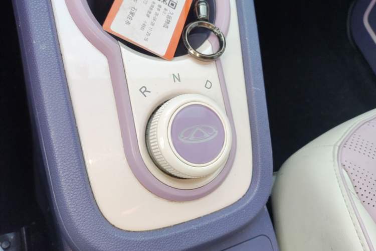 Used Chery QQ Little Ant 2022 Revised Version Sweet Pink Edition Half-Sugar Version Lithium Iron Phosphate 30.7 kWh 30 kW 301 km Gear Lever