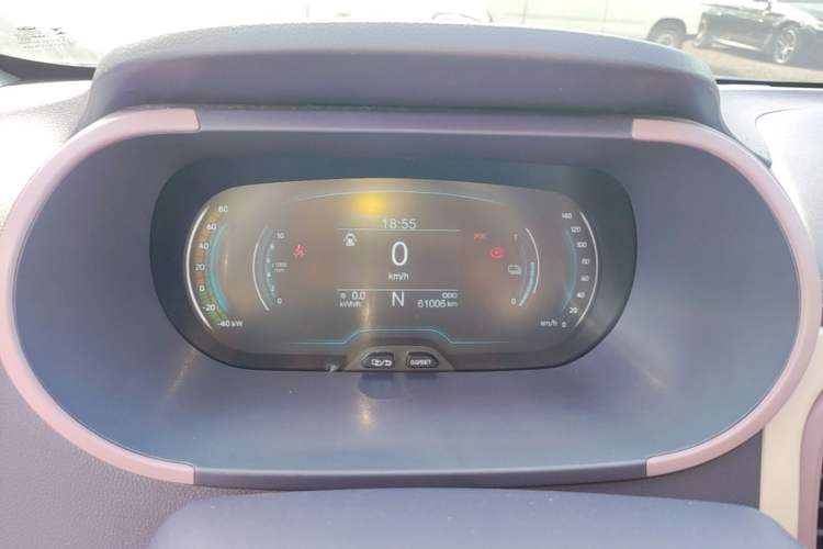 Used Chery QQ Little Ant 2022 Revised Version Sweet Pink Edition Half-Sugar Version Lithium Iron Phosphate 30.7 kWh 30 kW 301 km Instrument Cluster