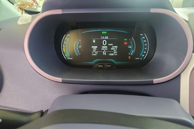Used Chery QQ Little Ant 2022 Restyled Version Sweet Pink Edition Half-Sugar Version 30.6 kWh 30 kW 301 km Instrument Cluster