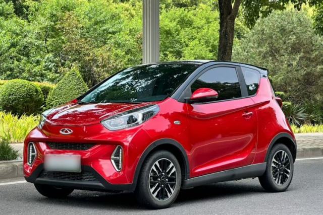 Ojetý Chery QQ Little Ant 2022 Revised Version Sweet Pink Edition Half-Sugar Version Lithium Iron Phosphate 30.7 kWh 30 kW 301 km