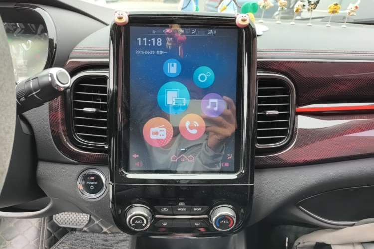 Used Chery QQ Little Ant 2022 Revised Version Sweet Pink Edition Half-Sugar Version Lithium Iron Phosphate 30.7 kWh 30 kW 301 km Audio And AC Panel