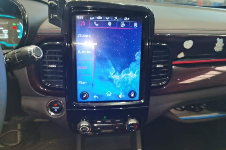 Used Chery QQ Little Ant 2022 Revised Version Sweet Pink Edition Half-Sugar Version Lithium Iron Phosphate 30.7 kWh 30 kW 301 km Audio And AC Panel